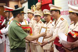 30 lãnh đạo cấp phòng của Công an Hà Nội nghỉ hưu trước tuổi