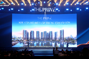 Hàng chục khách hàng phản đối tại lễ ra quân dự án căn hộ The Privé của Đất Xanh