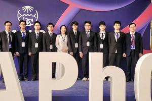 Cả 8 học sinh Việt Nam dự thi Olympic Vật lý châu Á năm 2025 đoạt Huy chương