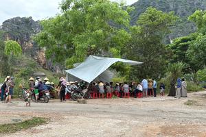 Rác thải ùn ứ ở TP Thanh Hóa do người dân chặn đường vào bãi rác Đông Nam