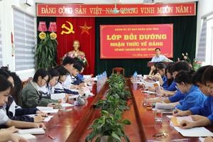 Cao Bằng: Bồi dưỡng nhận thức về Đảng cho 43 quần chúng ưu tú là học sinh THPT