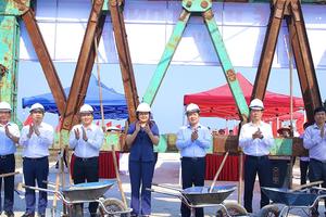 Hợp long cầu vượt sông Đáy kết nối 2 tỉnh Ninh Bình - Nam Định