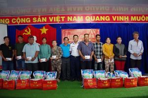 Hải đoàn 42 tuyên truyền, phổ biến, giáo dục pháp luật cho Nhân dân