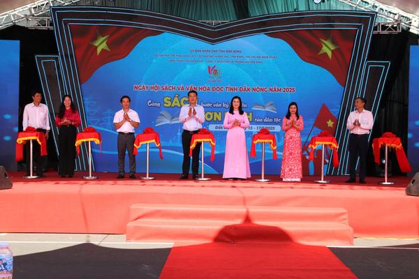 Đắk Nông tổ chức ngày hội cùng sách bước vào kỷ nguyên vươn mình của dân tộc