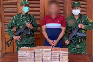 Quảng Nam: Bộ đội Biên phòng tỉnh bắt đối tượng vận chuyển 38 bánh ma túy