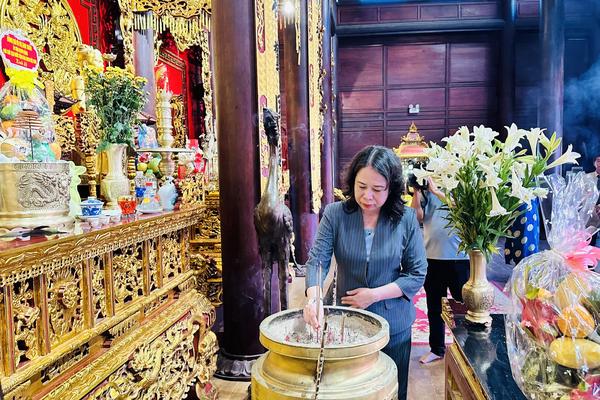 Phó Chủ tịch nước Võ Thị Ánh Xuân thăm một số gia đình chính sách ở Bình Định