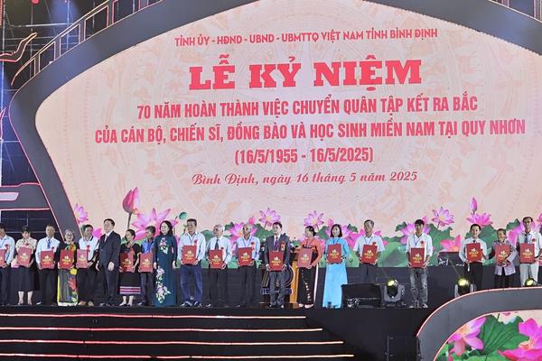 Bình Định: Lễ kỷ niệm 70 năm hoàn thành việc chuyển quân tập kết ra Bắc của cán bộ, chiến sĩ, đồng bào và học sinh miền Nam tại Quy Nhơn