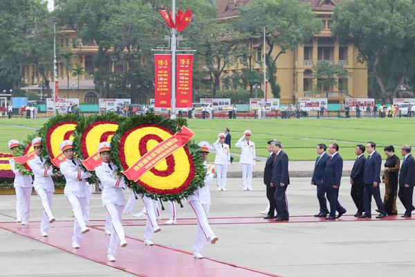 Lãnh đạo Đảng, Nhà nước vào Lăng viếng Chủ tịch Hồ Chí Minh dịp 19/5