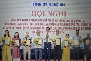 Nghệ An: Trao giải tác phẩm nghệ thuật và báo chí với chủ đề "học tập và làm theo Bác Hồ"