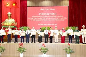 Hà Giang: Trao Bằng khen cho 16 tập thể, 29 cá nhân điển hình trong học tập và làm theo tư tưởng, đạo đức, phong cách Hồ Chí Minh