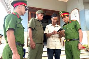 Đắk Nông: Công an hướng dẫn người dân cách góp ý sửa đổi Hiến pháp qua VNeID