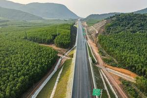 Dự án Cao tốc Bắc - Nam đoạn Vũng Áng - Bùng sẽ thông xe vào ngày 30/6