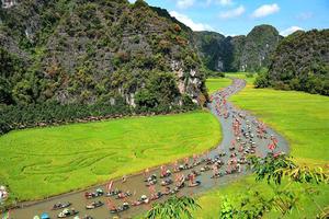 Khai mạc Tuần Du lịch Ninh Bình năm 2025 “Sắc vàng Tam Cốc - Tràng An”