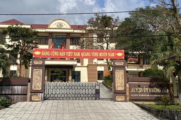 Rút chức danh Hiệu trưởng, Phó Hiệu trưởng khỏi diện Ban Thường vụ Huyện ủy Hướng Hóa quản lý
