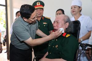 Trình Chủ tịch nước tặng quà cho hơn 1,5 triệu người có công