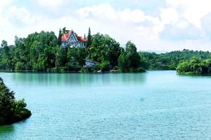 Ao Châu – Vẻ đẹp ngọc xanh miền đất Mẫu