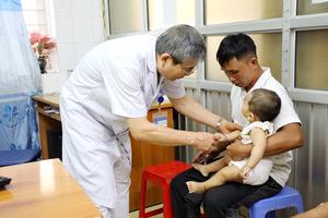 Điện Biên: Khám, chữa bệnh cho hàng trăm trẻ em khuyết tật có hoàn cảnh đặc biệt khó khăn