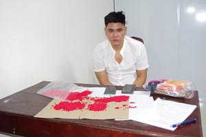 Bắt quả tang đối tượng mang 6.000 viên ma tuý về Hà Nam tiêu thụ