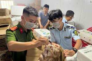 Quảng Bình: Phát hiện gần 4 tấn thực phẩm đông lạnh nhập lậu