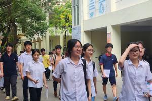 Vẫn có thí sinh mang điện thoại vào phòng thi môn Ngoại ngữ