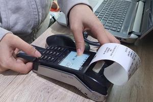 Sử dụng hoá đơn điện tử: Nhiều tiểu thương vẫn còn lúng túng, lo lắng