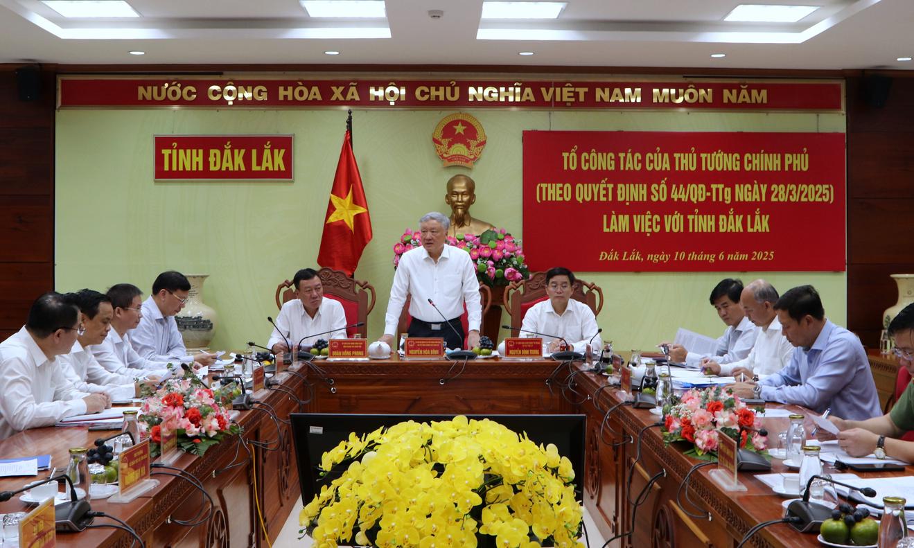 Phó Thủ tướng Thường trực Chính phủ Nguyễn Hòa Bình làm việc với Đắk Lắk
