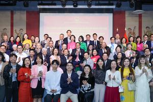 Thủ tướng: Cộng đồng người Việt Nam tại Pháp là bộ phận máu thịt không tách rời dân tộc