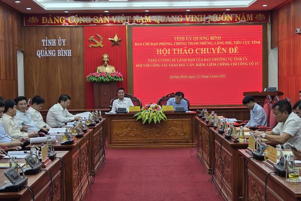 Quảng Bình: Đạo đức, liêm chính là “thanh bảo kiếm” để đẩy lùi suy thoái, tiêu cực