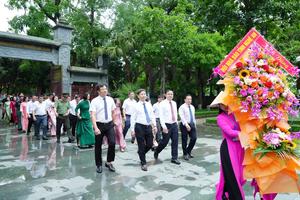 Hội Nhà báo tỉnh Nghệ An dâng hương tưởng niệm Chủ tịch Hồ Chí Minh