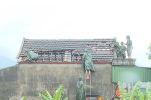 Hà Tĩnh: Chính quyền Cẩm Xuyên nhanh chóng giúp bà con khắc phục hậu quả lốc xoáy