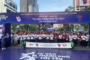 Gần 1.000 nhà báo tham gia giải đi bộ - chạy bộ tại TP Hồ Chí Minh