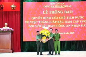 Giám đốc Công an tỉnh Long An Lâm Minh Hồng được thăng cấp bậc hàm Thiếu tướng