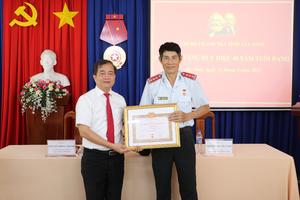 Phó Chánh Thanh tra tỉnh Tây Ninh Trần Xuân Long nhận Huy hiệu 40 năm tuổi Đảng