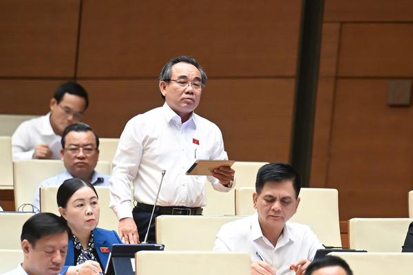 "Cần thanh lọc, xử nghiêm cán bộ bao che, dung túng cho hàng giả, hàng nhái"