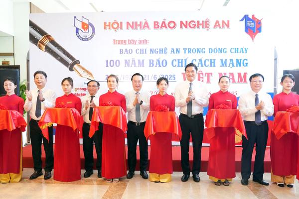 Nghệ An: Khai mạc trưng bày ảnh báo chí nhân kỷ niệm 100 năm Ngày Báo chí cách mạng Việt Nam