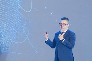 Cân bằng đổi mới kỹ thuật số với giá trị truyền thống để duy trì sự gắn bó của độc giả