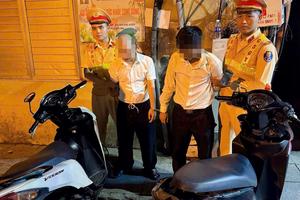 Cảnh sát giao thông Hà Nội bắt giữ 2 đối tượng trộm xe máy trong đêm