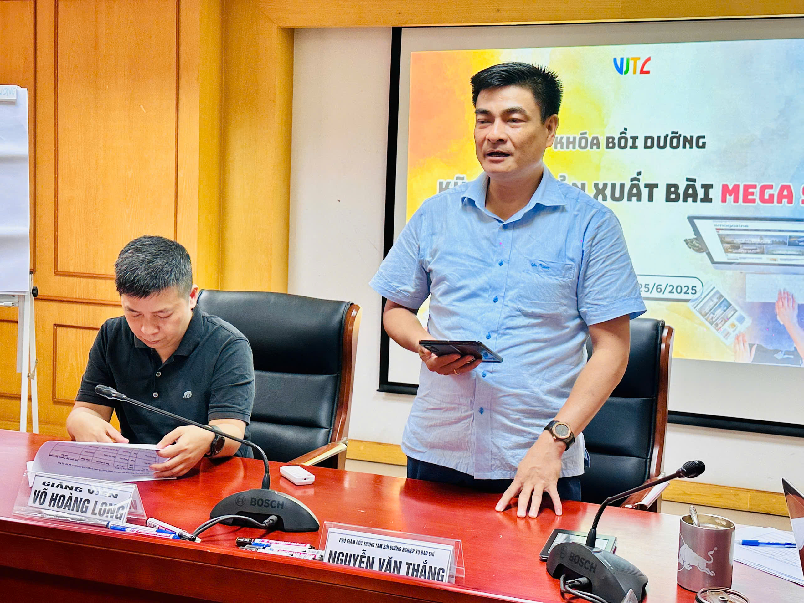 Ông Nguyễn Văn Thắng, Phó Giám đốc Trung tâm Bồi dưỡng nghiệp vụ báo chí, Hội Nhà báo Việt Nam phát biểu khai mạc. Ảnh: Ngọc Long