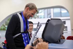 Huyền thoại Manchester Reds ấn tượng với công nghệ y học thể thao hiện đại tại Bệnh viện Tâm Anh