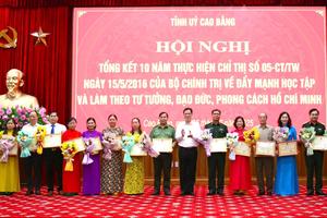 Cao Bằng tặng Bằng khen 17 tập thể, 18 cá nhân có thành tích xuất sắc, tiêu biểu