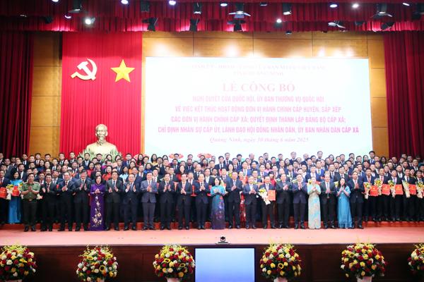 Quảng Ninh: Vận hành mô hình mới, phải nhanh chóng định hình phong cách làm việc gần dân, sát dân, lấy người dân là đối tượng trung tâm để cán bộ, công chức phục vụ