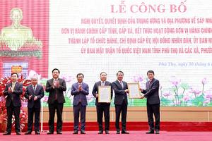 Đại tướng Lương Tam Quang trao các quyết định cho lãnh đạo tỉnh Phú Thọ mới