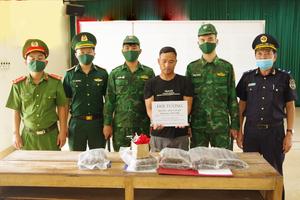 Thanh Hoá: Bắt quả tang đối tượng vận chuyển trái phép vật liệu nổ