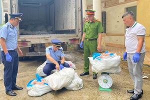 Lạng Sơn: Tạm giữ 1 tấn móng giò lợn có hiện tượng chảy nước không rõ nguồn gốc xuất xứ