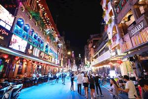 Kinh tế đêm – Mỏ vàng chưa được khai phá và cơ hội từ sáp nhập địa phương