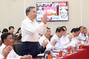 Có chính sách đãi ngộ đặc biệt về lương, nhà ở để thu hút ít nhất 100 chuyên gia về nước làm việc