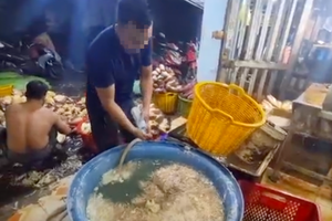 TP Hồ Chí Minh: Hàng trăm kg hoa chuối ngâm chất tẩy trắng không rõ nguồn gốc bị phát hiện
