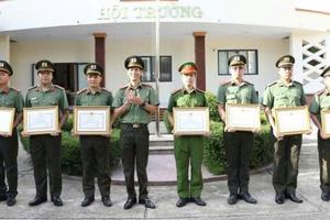 Quảng Ngãi: Khen thưởng tập thể và cá nhân triệt xóa đường dây thuốc nổ quy mô lớn