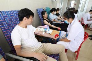 Ninh Bình: Tiếp nhận gần 400 đơn vị máu tại chương trình “Hiến máu khẩn cấp”