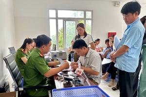 Công an Đắk Lắk xuyên đêm làm việc, “tăng tốc” cấp đổi con dấu